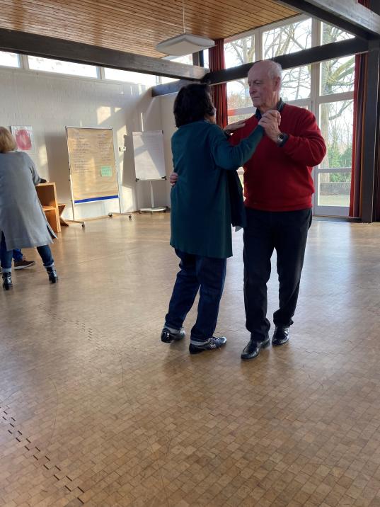 Südamerikanische Rhythmen treffen Muskelsteifheit und Tremor